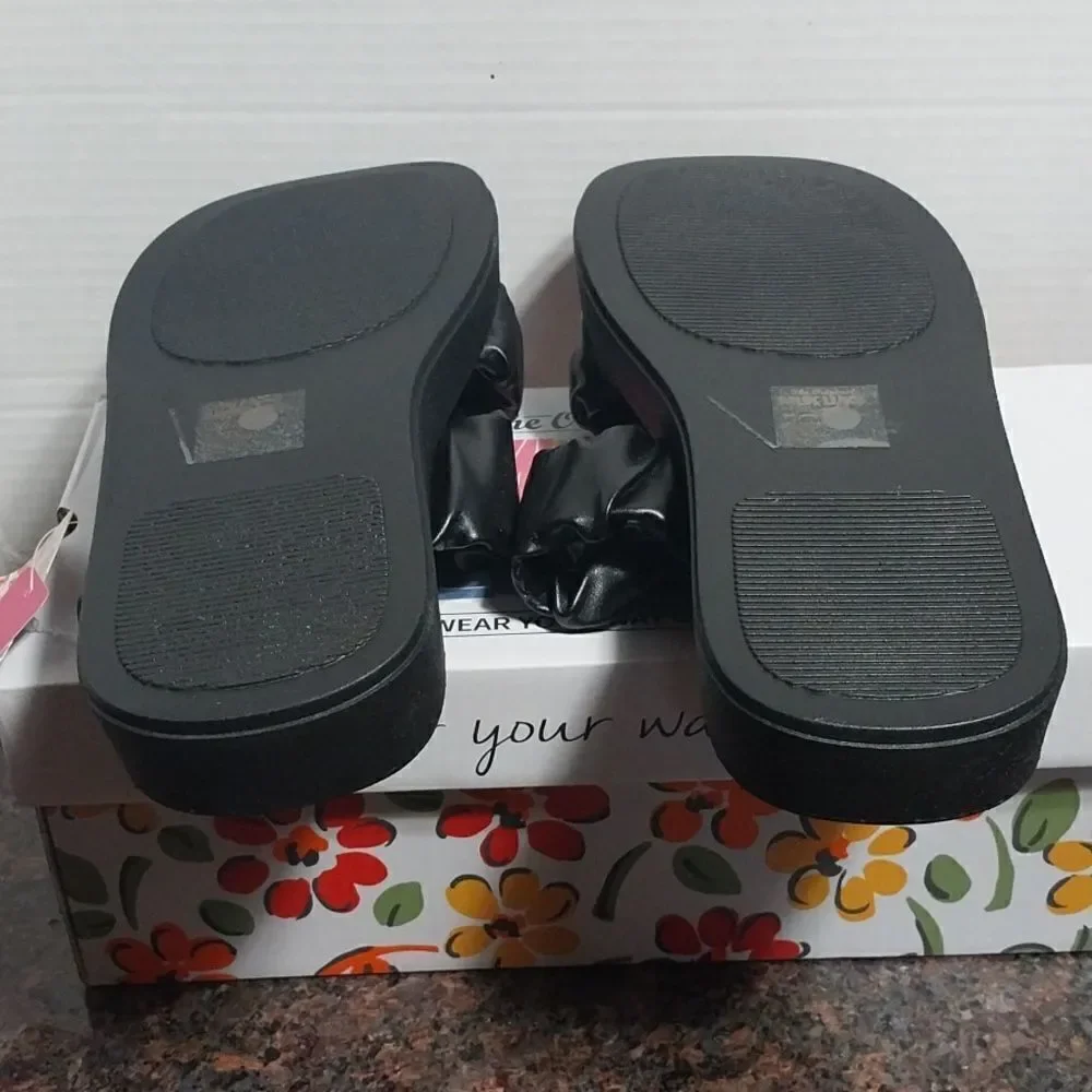 0riginal  BLACK MUK LUKS...Size 8....NEW IN BOX